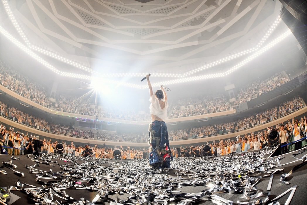 alswjdees's tweet photo. 私の人生にも一番最高の日だった
武道館で一番好きな歌声を聴いて
一番好きな人が誰よりも美しく輝いていたを見て
一緒に笑ってたし泣いてったし叫んだし
毎瞬間感動しました
It's a memory I'll forever treasure♡
音楽やってくれて歌ってくれてありがとう
ずっとサランヘ♡

#山本彩
#山本彩_武道館 https://t.co/ACu0NcXkUj