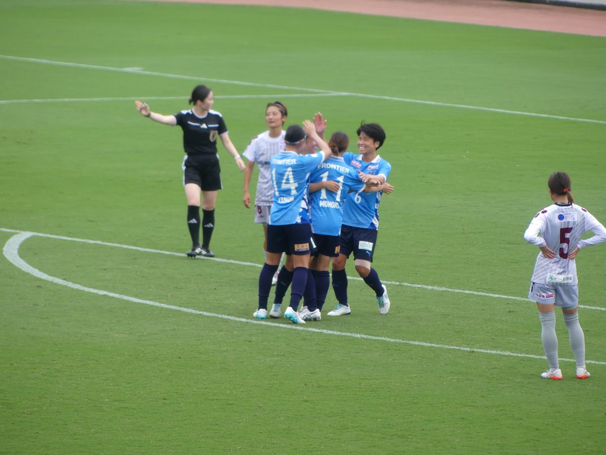 buchi_tak's tweet photo. 相手ゴールライン付近でボールを奪い、なんやかんやあって室井選手がゴール！3得点目！！ゴールへの嗅覚が光る得点でした！
＃シーガルズ https://t.co/KtDNlPegLv