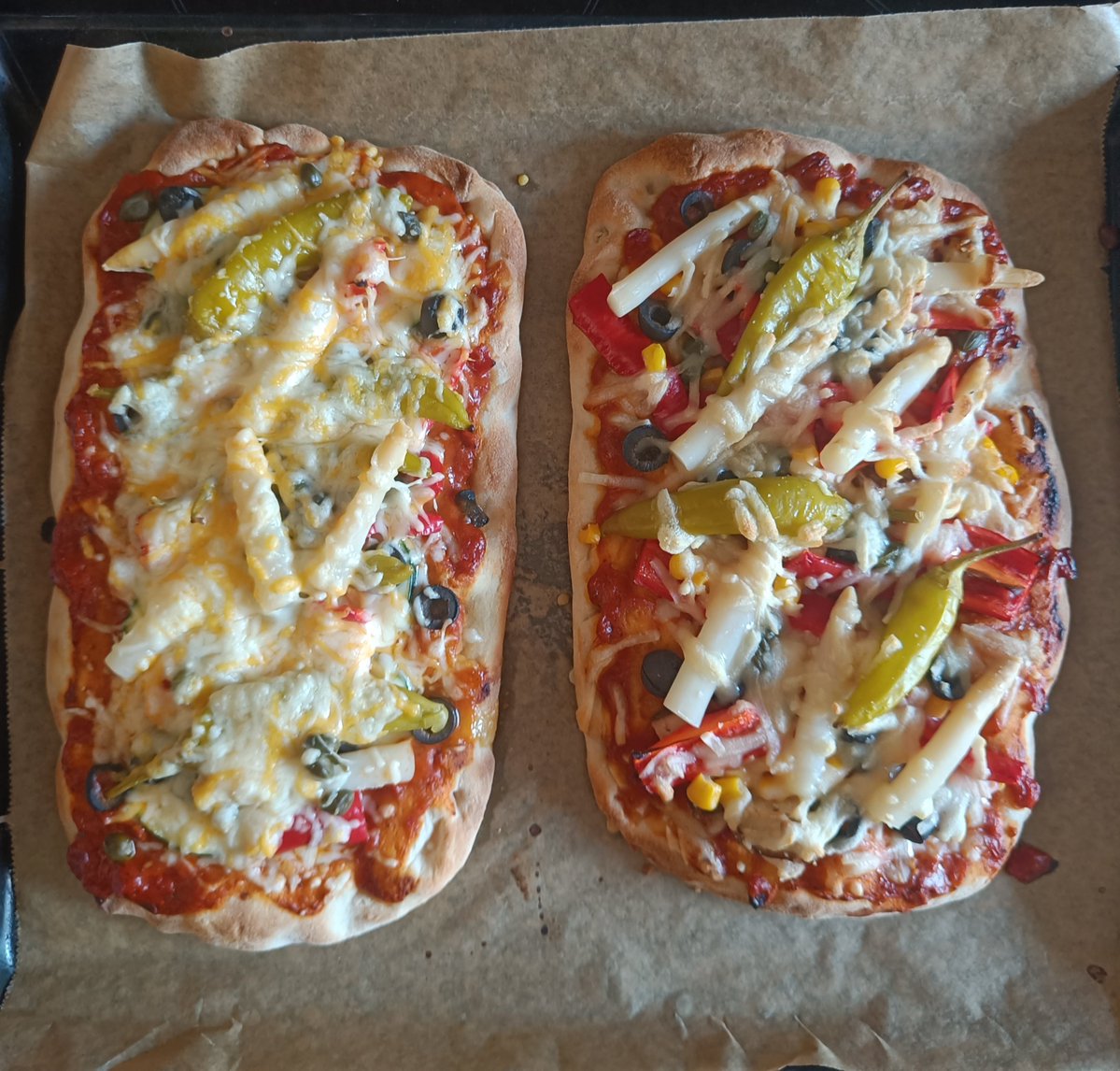 SnackZillaaa's tweet photo. left is my bf's and right is mine https://t.co/9YS2leagTV