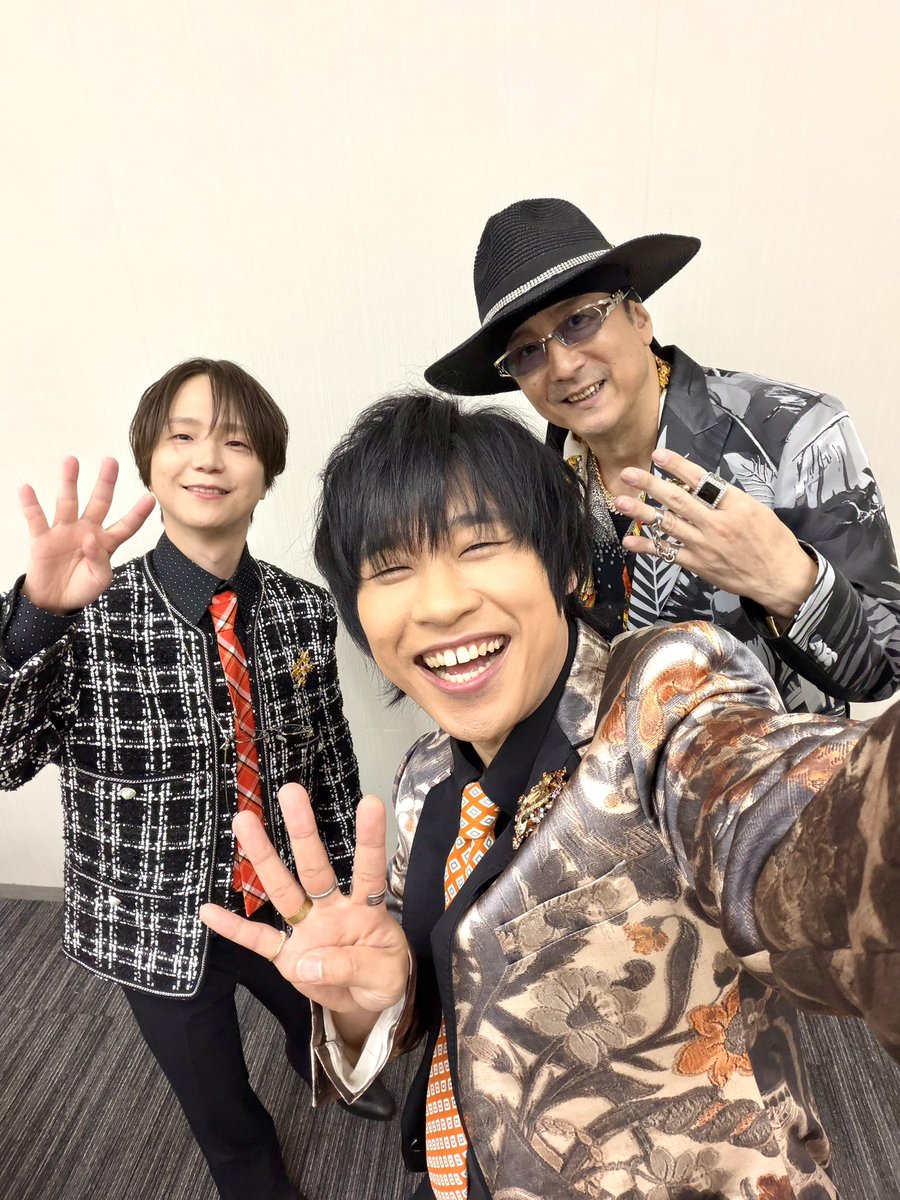 zurixzuri's tweet photo. #ヒプマイ9周年 アニバーサリーイベント‼️
ありがとうございましたー‼️
✨✋😆🤚✨

昼の部は優勝して高級メロンゲットー‼️
✨🍈👮‍♂️🍈😊🍈😏🍈🤗✨

夜の部はまさかの速水さんとダジャレ対決⁉️
✨👮‍♂️👨‍⚕️🐍🤗😈✨

ほんまに楽しかったー‼️
✨✋😆🤚✨

次回は9/17(木)駒田さんと上映イベント‼️
✨👮‍♂️🎞️🤗✨

そして12thライブも‼️
✨🪭😏🤗😎🧡✨

#ヒプマイ フィーバーをお楽しみにー‼️
✨🪩🎤😄🔊🪩✨

今日の配信も期間中何度でもご覧くださーい‼️
✨💁‍♂️🎞️🙋‍♀️✨