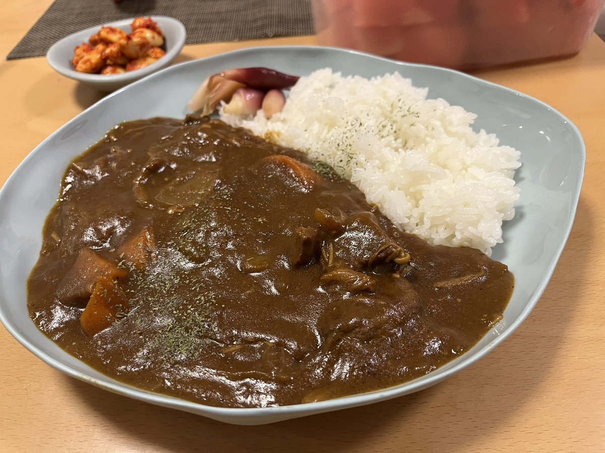 IndoCurryOo's tweet photo. 久しぶりにあげるカリーはビーフカリーです。
でっっかい牛肉の塊が入ってます🐮 https://t.co/N6GfAHqpTA