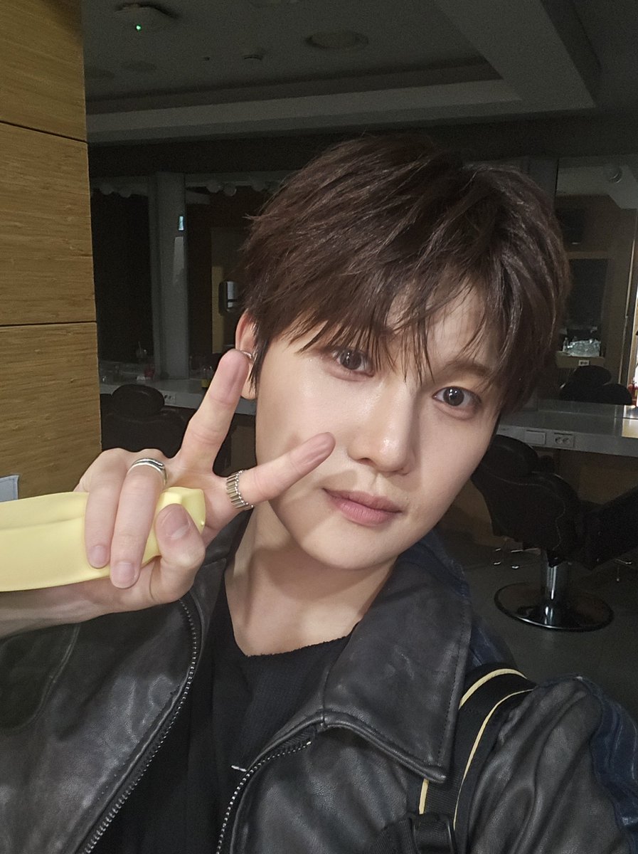 AEN_now's tweet photo. 오늘 음악중심도 너무너무 고마워요 에이니~! 에이니가 최고다~~

#AEN #Aneee #음악중심 #지용 https://t.co/yVifP0YyLy
