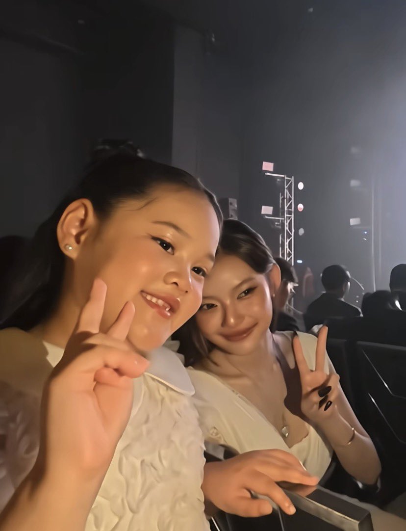 t_chanawat's tweet photo. น้องบีบีและพี่มิ้นคนสวย 🫳🫳
#Mabelz_PiXXiE #BBbbmemory https://t.co/oma981ITj7
