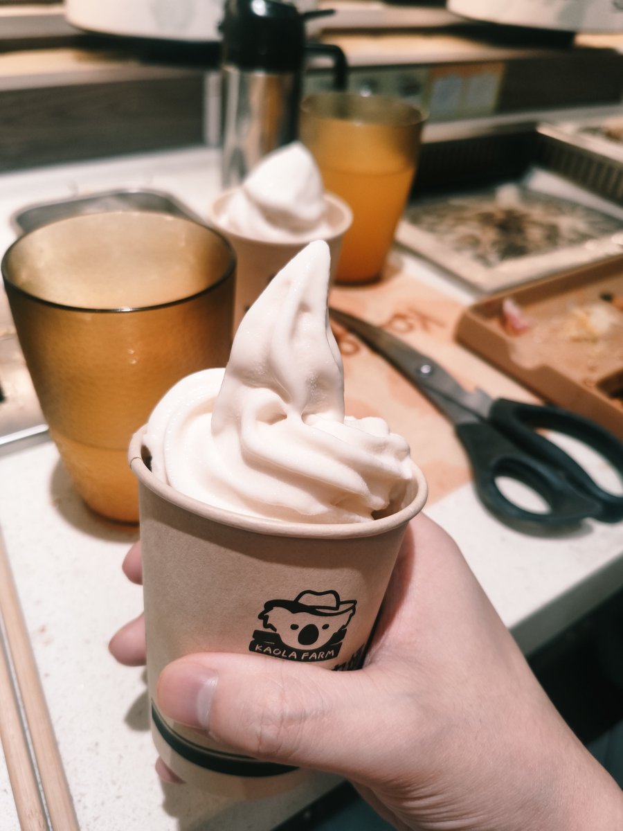 Kandesq2v's tweet photo. This is my first time to make ice cream. haha, it is a bit ugly. https://t.co/CNaCR4BX36