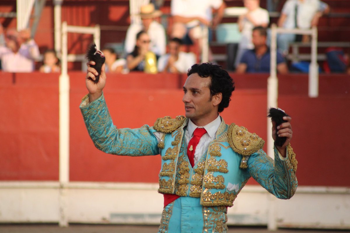 verdadytoro's tweet photo. NOTA DE PRENSA. OLIVA SOTO. GUADIX. 

✍️ ‹‹Oliva Soto embruja Guadix y corta tres orejas en una tarde de pura esencia››

➡️ Nota de prensa completa: https://t.co/Hc4s1pjBFY

#olivasoto #guadix #notadeprensa #esencia #verdad @alfonsolivasoto https://t.co/rTTtl1veEz