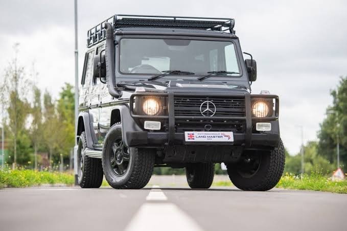 Kalasinga_'s tweet photo. The only car is comparable to the Ineos Grenadier is the G Wagon Professional. The Grenadier and the Professional are for the people who want uncompromised off road capability but still want some refinement, basic creature comforts and a car they can take out as is. https://t.co/uwjFkWI6SL
