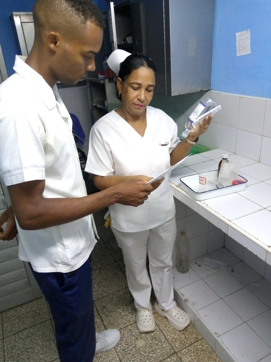 ServCirugia's tweet photo. En el servicio de Cirugía General , del Hospital Agostinho Neto de Guantánamo, continuamos trabajando en la formación del personal médico y paramédico apegados a los principios éticos y humanista de la salud pública Cubana. https://t.co/DB74qI1ePD