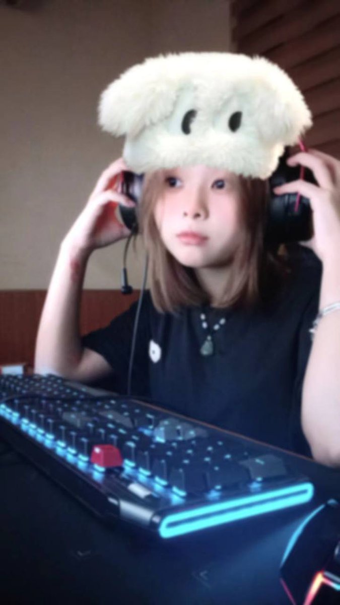 baarut's tweet photo. #丰台区
你如在夏日中盛开的君子兰，谦谦有礼，持宠不娇
老师081
截图联系客服：@Kotoko_Aihr

（订100抵课费，白嫖勿扰）
丰台区 https://t.co/n2Pt7YNYOu