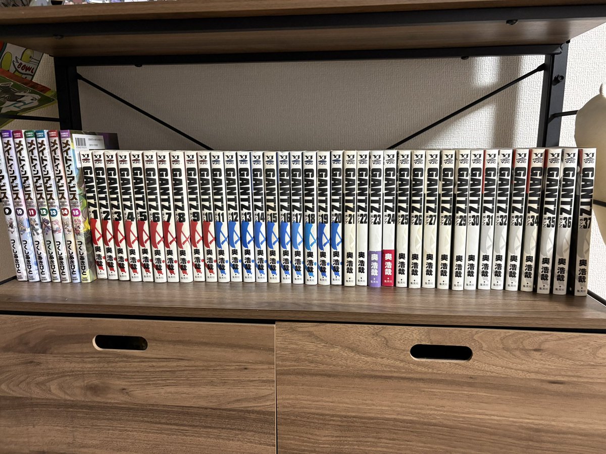 ui_sec's tweet photo. 今更だけどGANTZの単行本全部揃ったぜ… https://t.co/U02Makk6E0