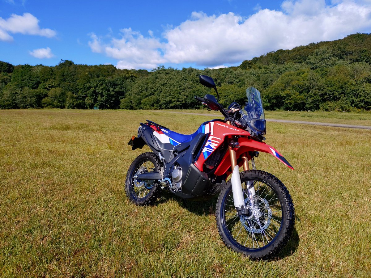 akivfr's tweet photo. 雲の合間の青空の下、ちょっと走って来た🏍️
涼しくて気持ち良かった🙌

たんばらダム＆湿原
#CRF250RALLY https://t.co/0DqGiFENYW