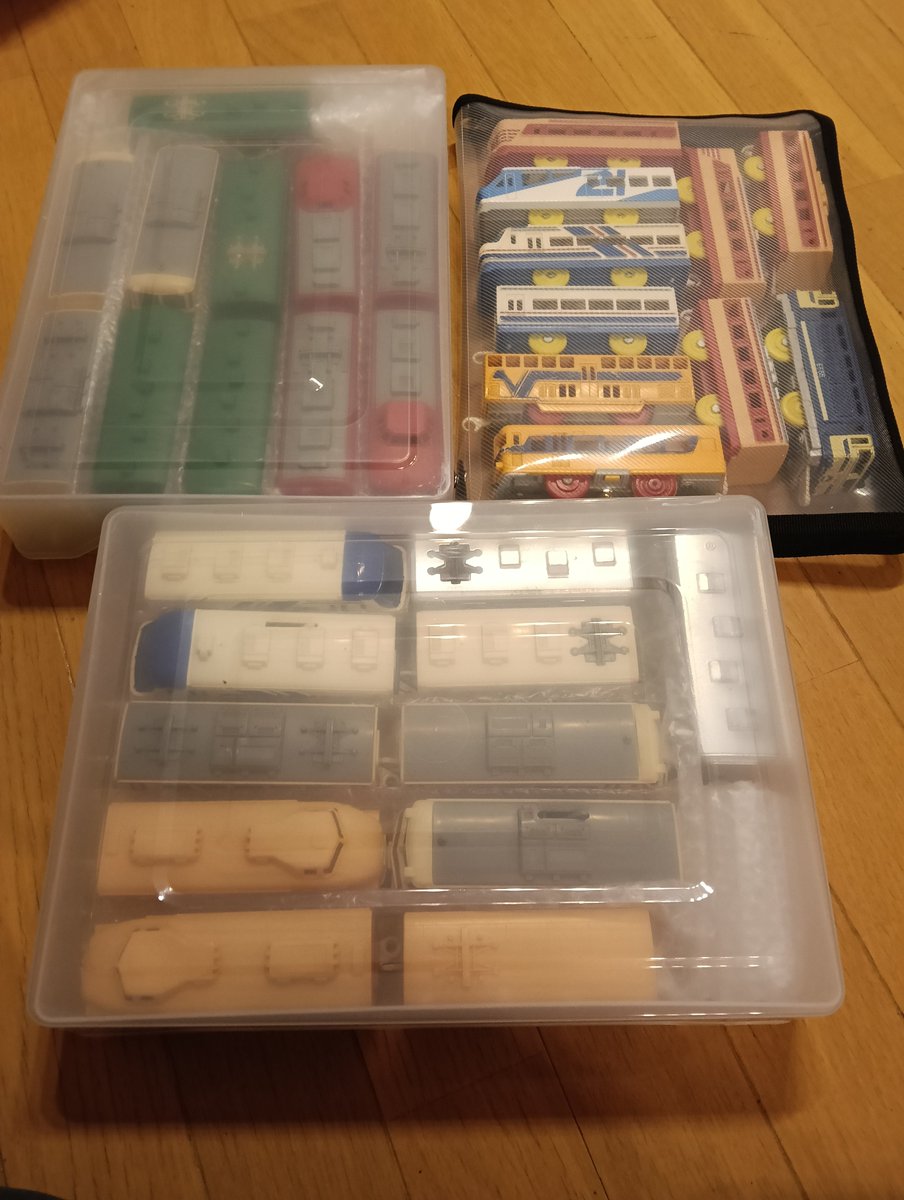 ibuki3668's tweet photo. プラレールの車両を100円ショップの収納ケースに入れてみました。思ってたよりもかなり収納できて最高でした！東武8000系もいっぱいいて最高です！
#プラレール #プラレーラー #プラレール収納 #タカラトミー #プラレール日本製 https://t.co/ucFXl18DX8