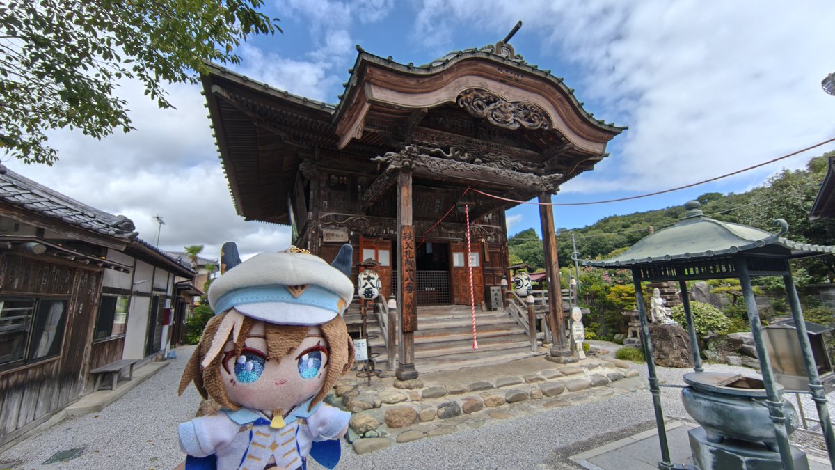 ChichibuExpress's tweet photo. 18番神門寺と19番龍石寺だって。
神門寺は本殿裏に回廊あって、色々な仏様を拝んで。龍石寺はなんと本殿がバカでかい岩の上！なんと(ﾟдﾟ)！ﾋﾞｯｸﾘ！！！
#旅するウマ娘 #旅するシュヴァち https://t.co/v7ZEcD8Ra9