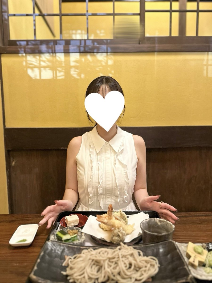 Miink2v's tweet photo. 久しぶりに夫と2人で蕎麦を食べに🐰🤍

緑の綺麗な場所では爽やかな白やブルーが着たくなる🫐🌱 https://t.co/Dlvu5EuctJ