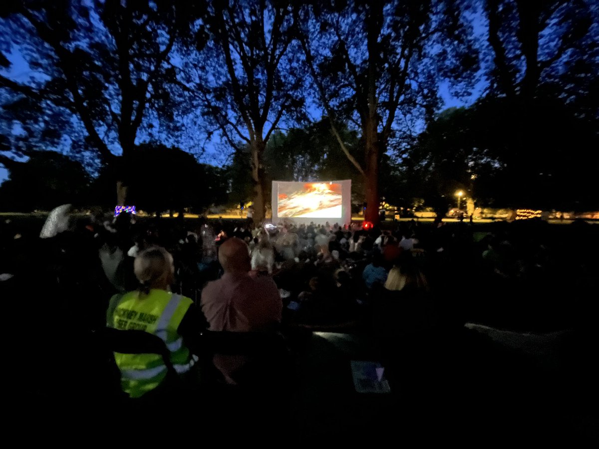 thetreecircle's tweet photo. 1 week today we will put on the greatest (free) cinema on e5arth (Clapton) !!! Are you ready? Failing that are you willing and able to come?
Sat 12 Sept, South Millfields, Clapton E50AB https://t.co/fngK90qNFQ