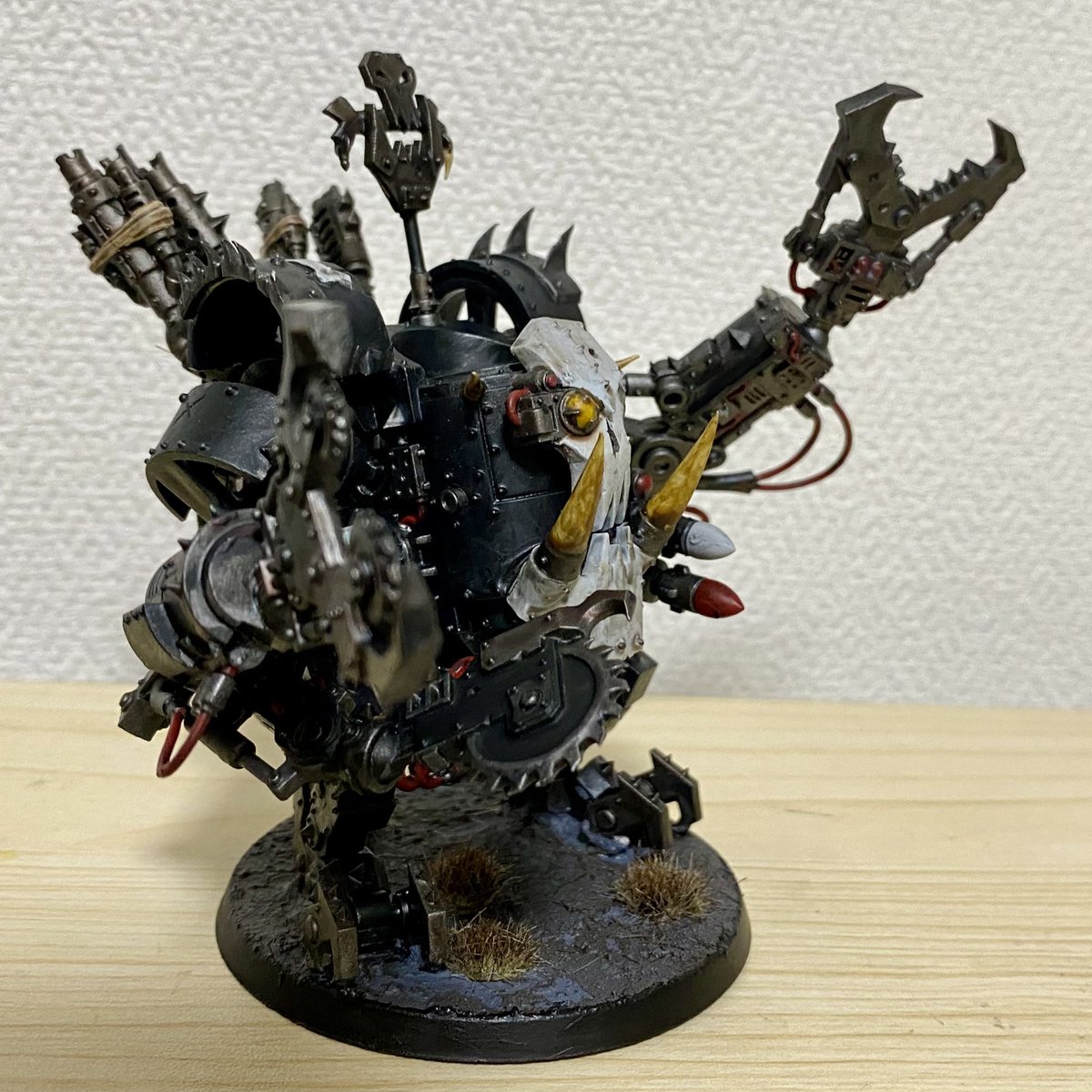hguc0079's tweet photo. 細部修正してドライブラシしなければ
と思うんだけど、とりあえず。一旦
完成ということで置く☠️
つぎは何に手を付けようか👀
#ウォーハンマー40K
#ミニチュアペイント https://t.co/5FSjM509xB