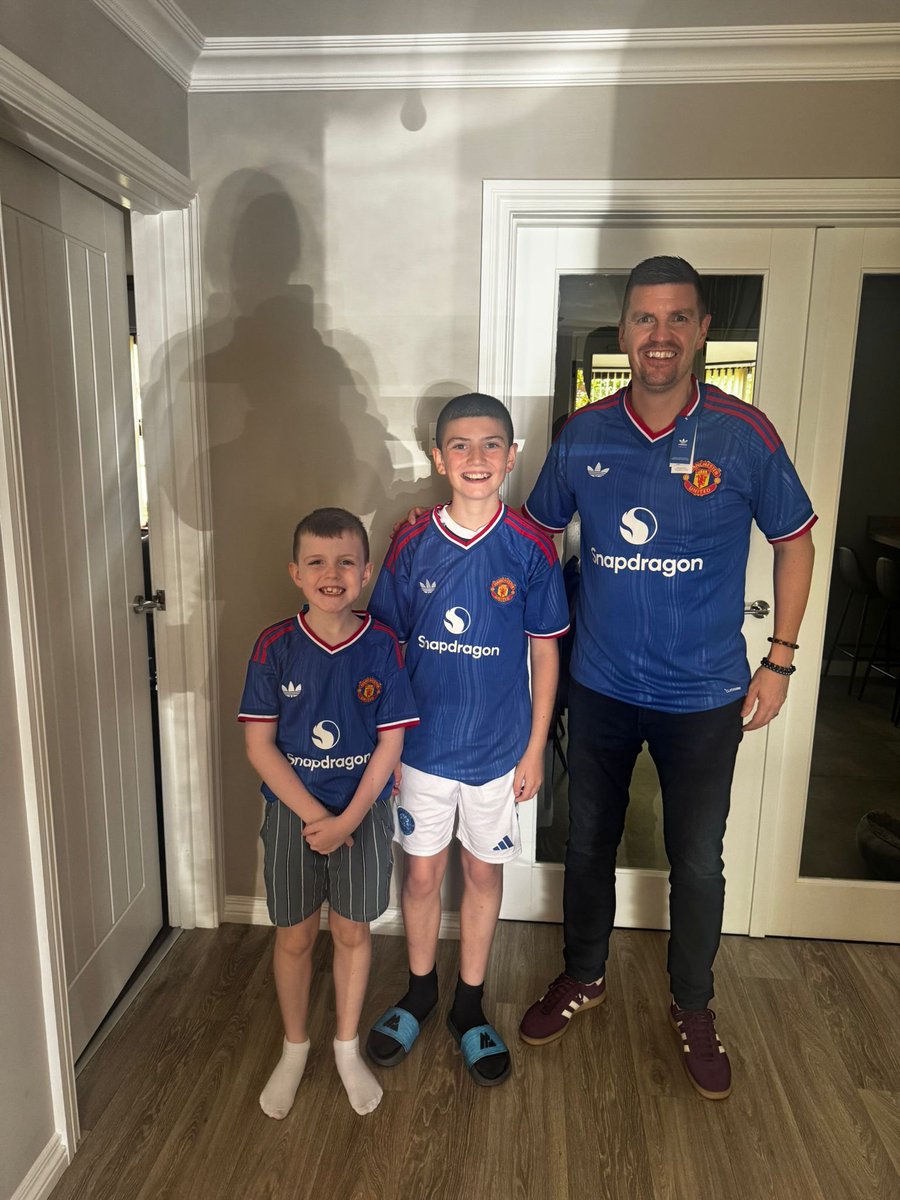 NMaye8's tweet photo. Fantastic service and great quality as usual @Worldwideshirt_ highly recommend them to anyone.
Happy boys 🔴⚪️⚫️ ⚽️ thank you 👌 https://t.co/48lZWEo1Z6