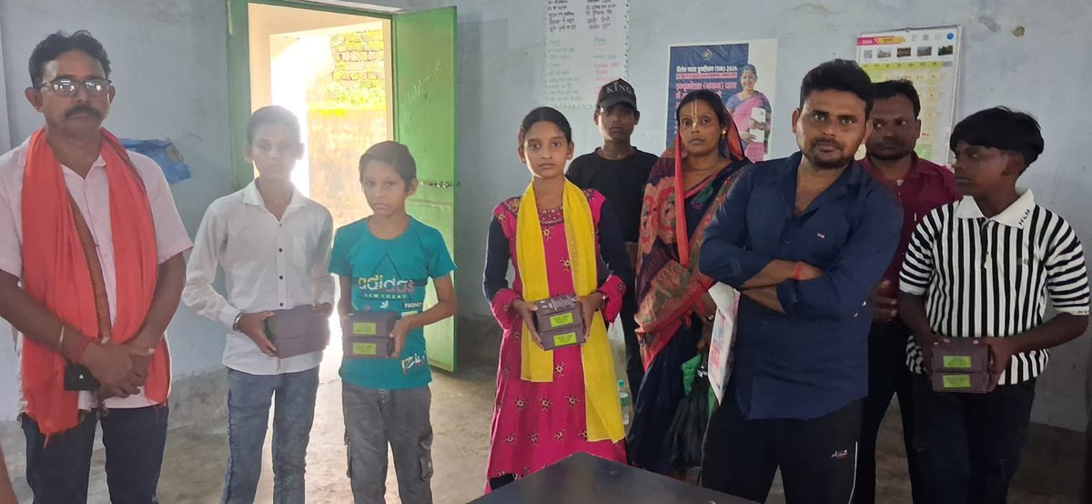 DEO_dhanbad's tweet photo. A distribution camp was organized for children with disabilities at Kalyasole Block, Dhanbad, providing essential assistive devices and support. The initiative was successfully conducted with the support of officials, staff, and parents. https://t.co/I4MrY6YZ7K