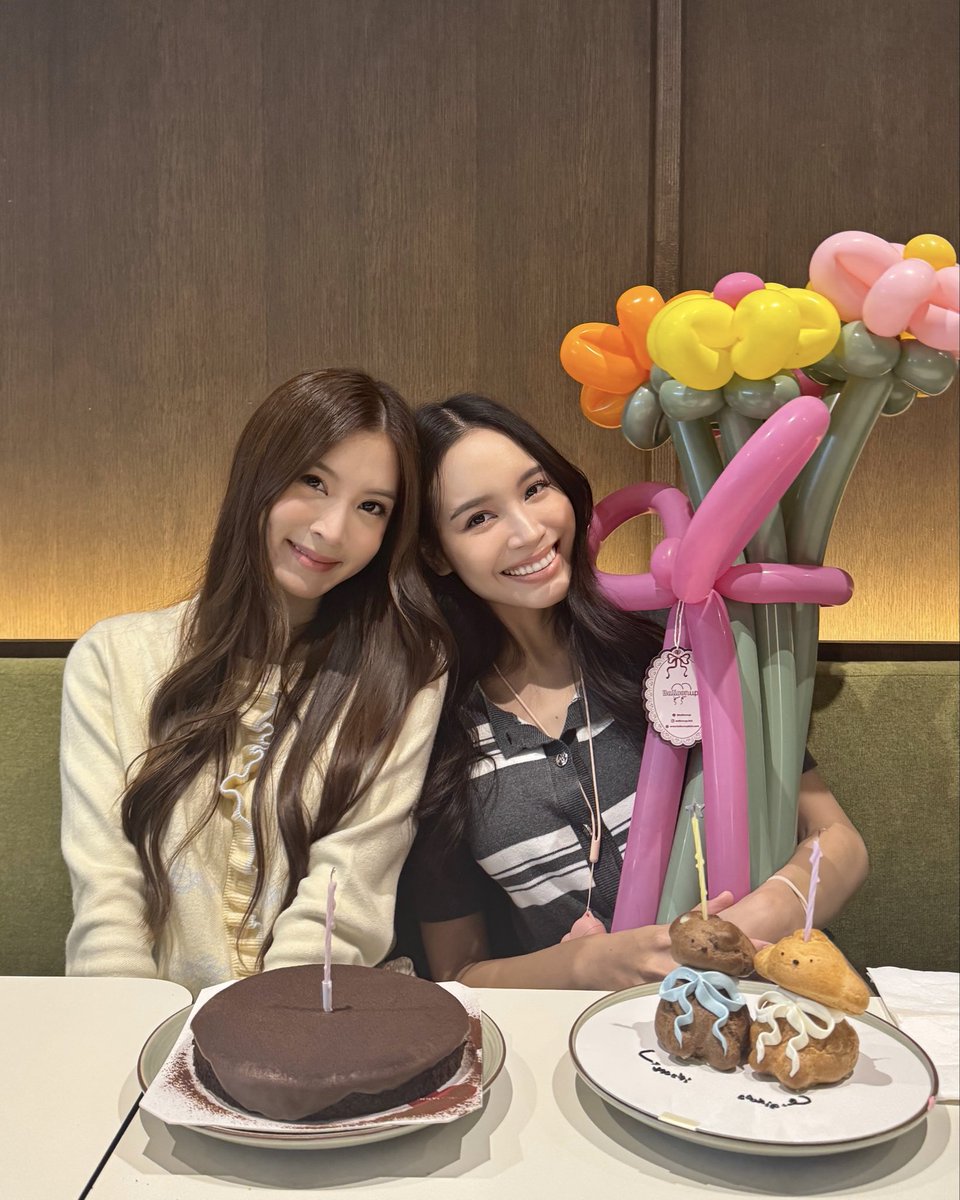Pimjirajlr's tweet photo. Hap hap อีกรอบ🎂🩷 thank you นะค้า ��จ้าจิ๋ว @pineare 🤏🏻🫶🏻 #pimjipineare https://t.co/8efMWYzaS4