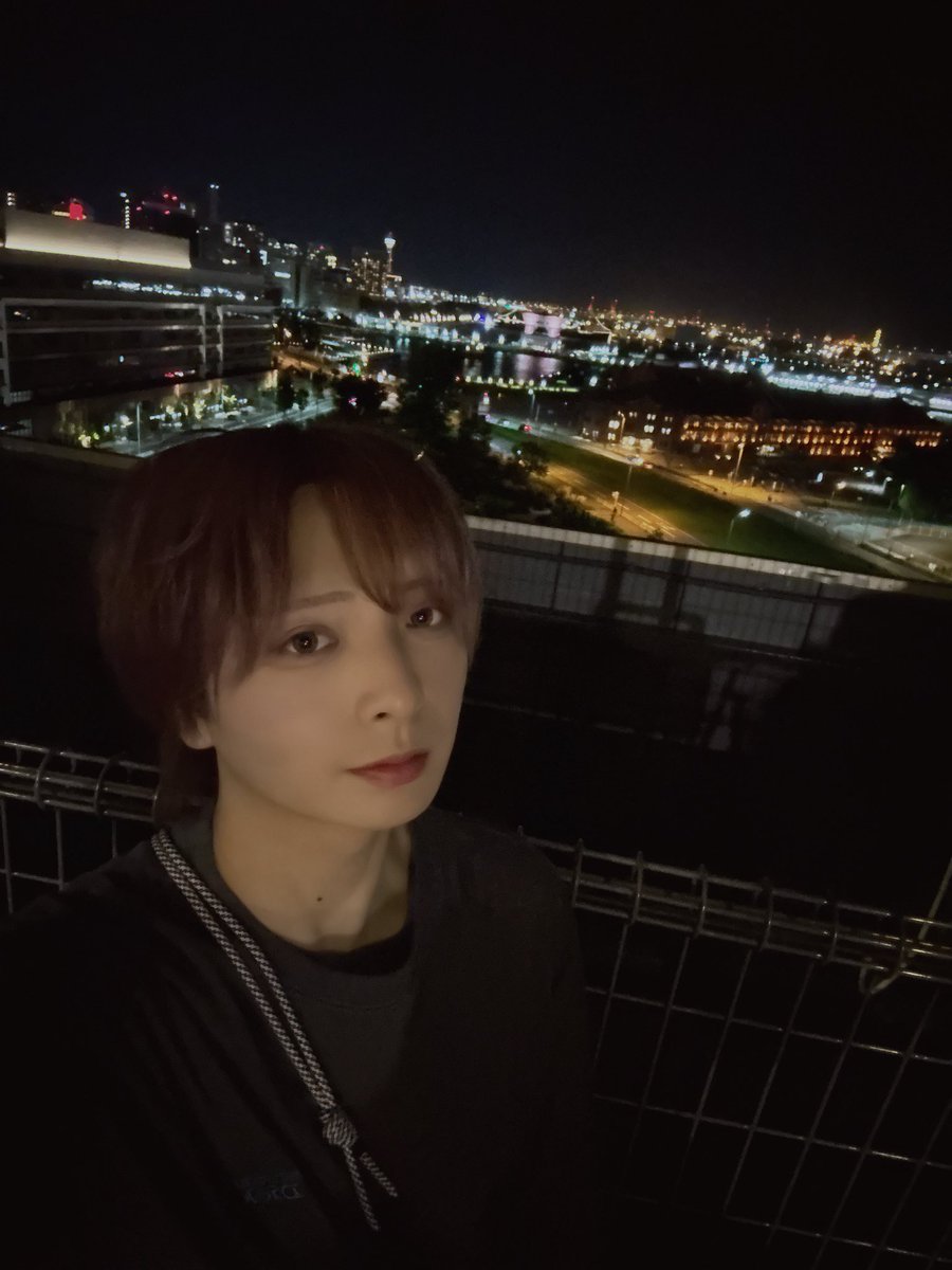 Stnk_mugi's tweet photo. 僕or赤レンガorランドマーク
君はどれを選ぶ？？？ https://t.co/5CnHxgYmIs