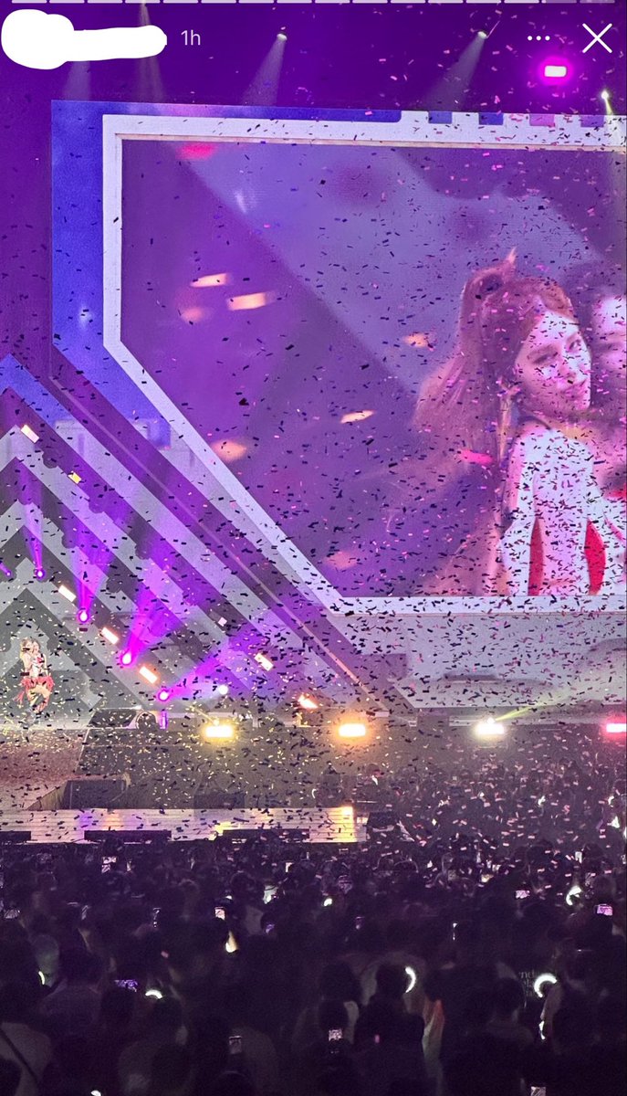 yeji_midzyfury's tweet photo. ROGER VIVIER KOREAN PR TEAM AND MARKETING MANAGER WAS AT ITZY TAIEPI CONCERT TODAY TO SUPPORT THIER PRINCESS YEJI 🥹 https://t.co/l4VOhbAA66