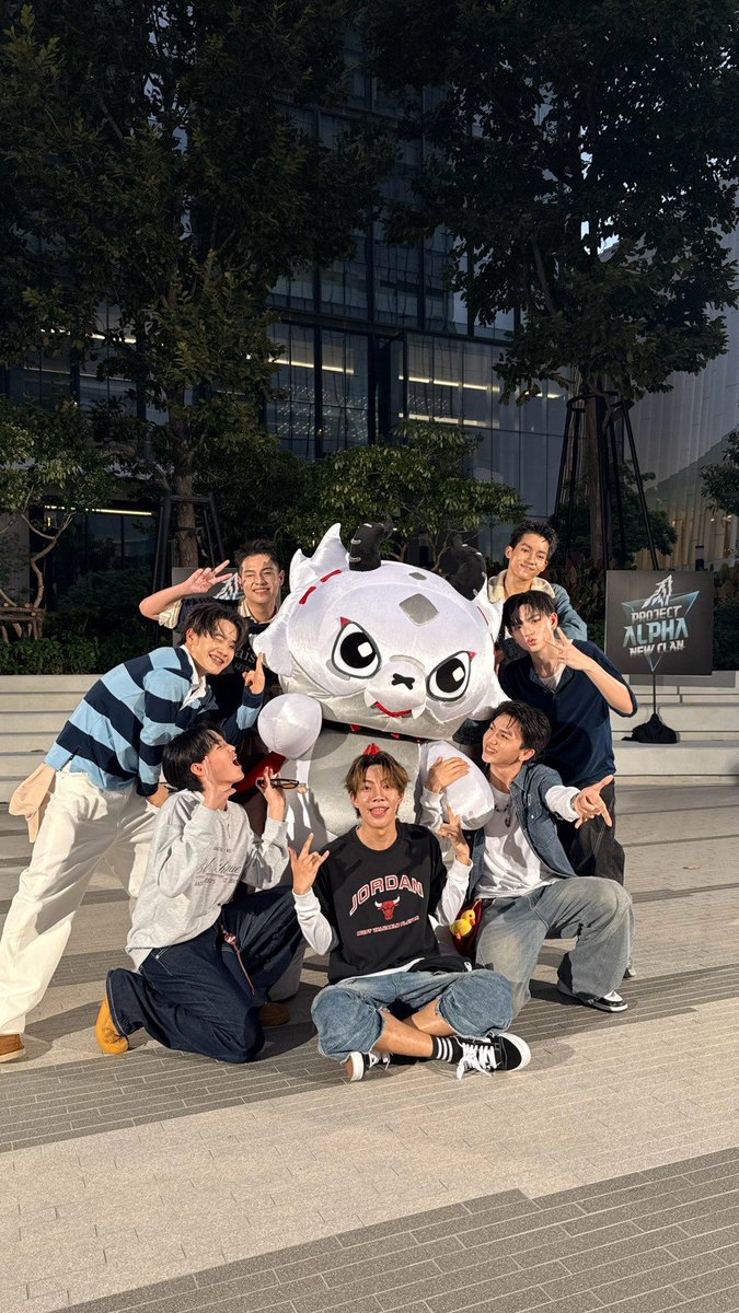 FLAREY__GMMTV's tweet photo. อ่า วู้ว กรือ ~ มัง กร กลาย ร่าง มา เปน หมา ป่า กับ พิ่ อัล ฟ่า คับ

#FLAREY 
#AlphaNewClan5thHappening
#ProjectAlphaNewClan https://t.co/iINbjtg9hM