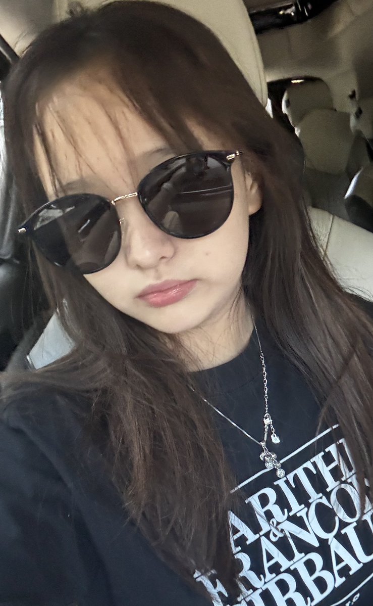 Sarangxnph's tweet photo. 우헤헤 https://t.co/NefXh0Mk78