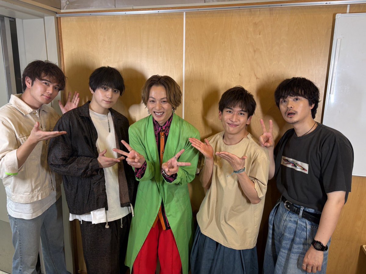 hrk_sana's tweet photo. #新木宏典の未定

サプライズゲストとして大悟と出演させていただきました！！！
なんと驚きの確約も頂けました。快挙です。
アーカイブ配信もあるそうので、なんの約束かはそちらでチェックして下さい🏠
素敵な時間をありがとうございました😊 https://t.co/g04MntAkgQ
