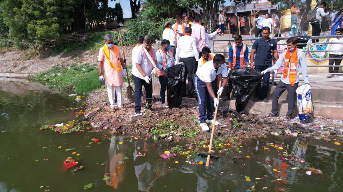 Gulshan8522's tweet photo. Clean streets, responsible citizens, and committed administration—together, Vadodara, Navsari &amp; Surat are turning the vision of a waste-free India into reality. 🇮🇳✨Swachhata is not just a campaign, it’s a collective responsibility.
#SwachhataSeSwagat https://t.co/dhaq4rJpEe