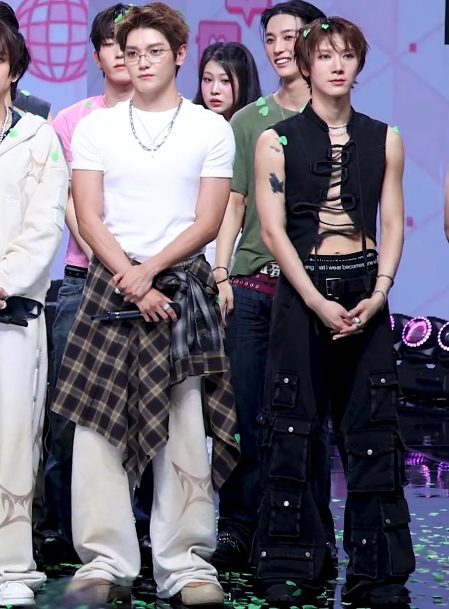 aerinayong's tweet photo. Thinking they used to be the same size at one point https://t.co/6SfF0ODvCR
