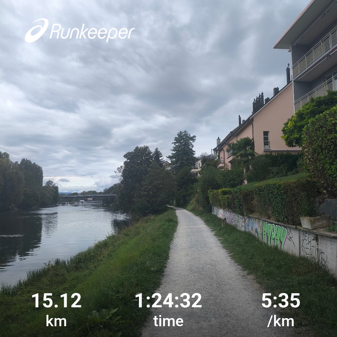 zureich37's tweet photo. Saturday river run 🏃➡️.
running on little sleep as I had a gig last night 🎸.
... it was overcast and windy.
#running #runchat #marathontraining #riverrun #wakeupandrun #happy https://t.co/DmkPkp6QNz