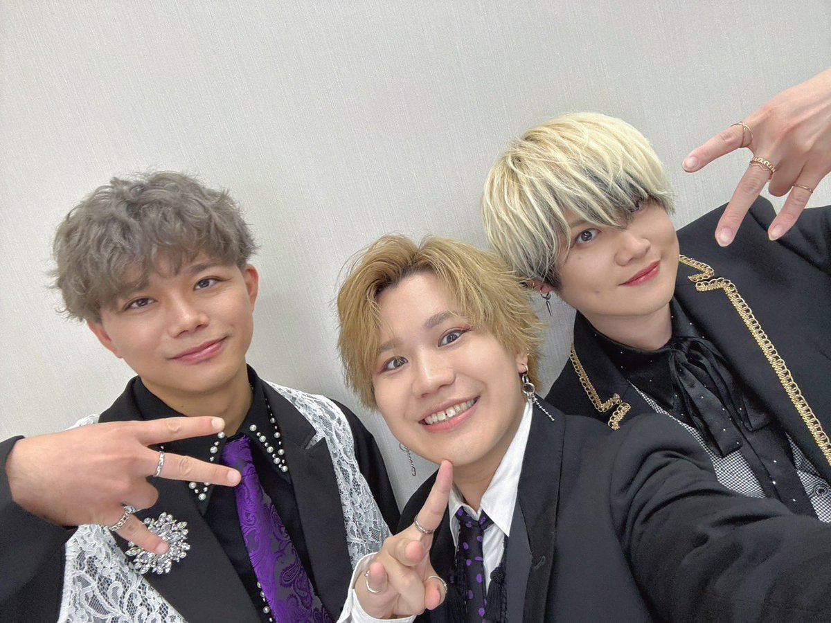 kkuchieiji's tweet photo. ご来場の方、配信でご視聴の方、本当にありがとうございました✨🙌
皆さんあってのヒプマイ、皆さんあっての #ヒプマイ９周年 です！
アーカイブも視聴期限ギリギリまで何度でも楽しんでくださいね👍
そして12thライブも盛り上がって行こうぜー！ https://t.co/R2OdELgg7F