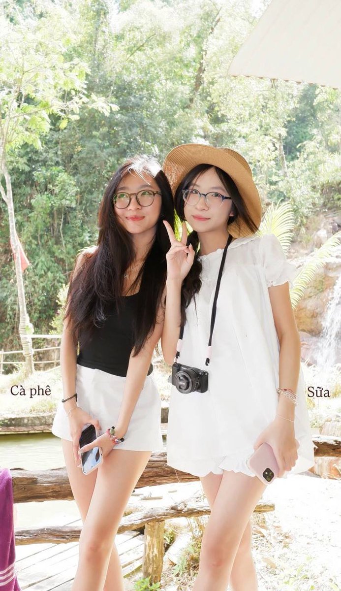 linhpecun's tweet photo. cóa ai some 2 ce hok https://t.co/WVJboQvAwA