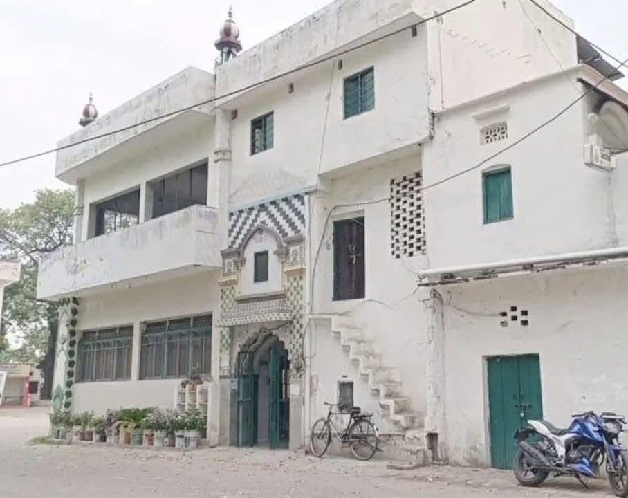 qureshi2_sultan's tweet photo. How 150 year old MOSQUE razed in ‘SECULAR INDIA’ 

Hindu Vikas Tyagi files complain
Hindu Kuldeep Singh – City Magistrate orders
Hindu Satendra Kumar – Dist &amp; Sess Judge refuses appeal 
Hindu Arvind Kumar Chauhan – DM ensures demolition
Hindu Santosh Bahadur Singh –  ADM assists https://t.co/CqxL8tj9MG
