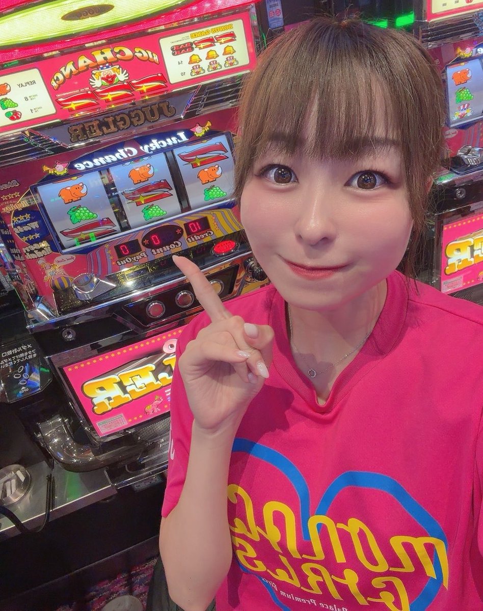 Ayapachi777's tweet photo. 明日です🩷実践来店でおじゃまします🎰
#モナコパレス1000宮崎駅前店　さま
@ekimona1127 

宮崎２日目だよ🌴✨
実はまだ雨に浴びてない....運が良い!!
明日はしっかり雨みたいだから
傘忘れずに( ͜☔️ ･ω･) ͜☔️
駅モナさんは駅からすぐ！快適だよ🚶‍♂️

みんなに会えるの楽しみにしてる🍒
明日はよろしくお願いします🙂‍↕️
🔴抽選開始時間9:50〜
#pr #モナコガールズ　#あやぱん