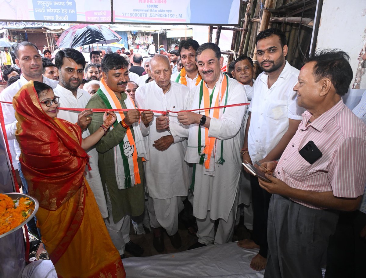 JitendraSAlwar's tweet photo. जनता इन चुनावों में भाजपा के हर धोखे का हिसाब करेगी। कांग्रेस की पिछली सरकार में खैरथल तिजारा जिला बनाया गया, मगर भाजपा आने के बाद से इस क्षेत्र से सौतेला व्यवहार किया जा रहा है।

आज किशनगढ़बास नगर पालिका में कांग्रेस के प्रत्याशियों के साथ जनसभा को संबोधित किया। मुझे विश्वास है कि यहां के लोग पूरे मन से कांग्रेस के साथ हैं।
राज्य के नेता प्रतिपक्ष श्री @TikaRamJullyINC जी, स्थानीय विधायक श्री दीपचंद खैरिया जी, विधायक श्री @lalityadavinc जी, खैरथल तिजारा जिला कांग्रेस अध्यक्ष श्री बलराम यादव जी, पार्टी पदाधिकारी, कार्यकर्ता साथी और बड़ी संख्या में स्थानीय लोग इस दौरान उपस्थित रहे।

#Alwar #AlwarWithCongress
