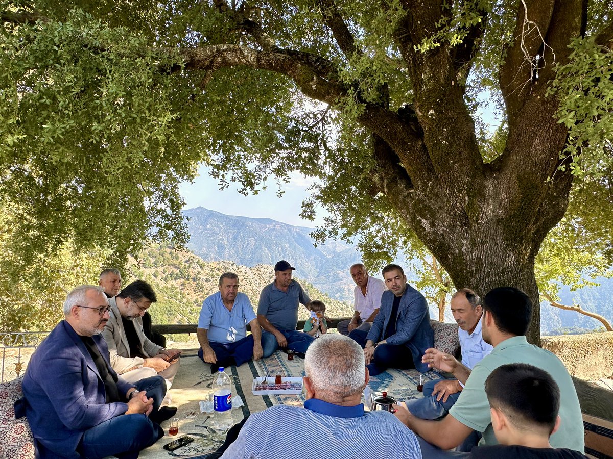 AKOnikisubat's tweet photo. 📍 Muratlı Mahallesi

Muratlı Mahallemizde; mahalle başkanlarımız, muhtarlarımız ve kıymetli vatandaşlarımızla bir araya gelerek hasbıhal ettik.

Mahallelerimizin taleplerini dinledik, hemşehrilerimizle gönül gönüle sohbet ettik. 🤝

Onikişubat’ımızın her mahallesinde hemşehrilerimizle buluşmaya, ortak akılla çalışmaya ve gönül bağlarımızı güçlendirmeye devam edeceğiz. 🇹🇷