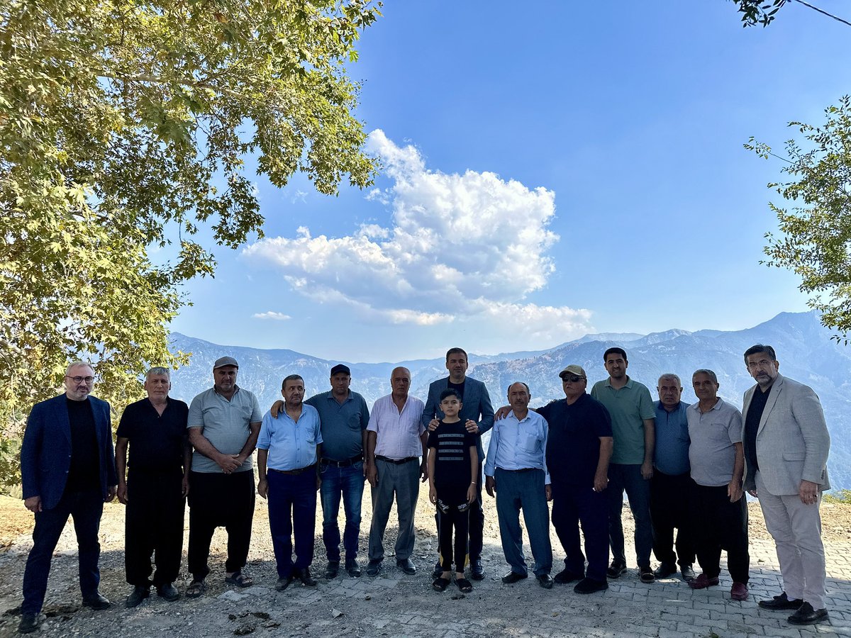 AKOnikisubat's tweet photo. 📍 Muratlı Mahallesi

Muratlı Mahallemizde; mahalle başkanlarımız, muhtarlarımız ve kıymetli vatandaşlarımızla bir araya gelerek hasbıhal ettik.

Mahallelerimizin taleplerini dinledik, hemşehrilerimizle gönül gönüle sohbet ettik. 🤝

Onikişubat’ımızın her mahallesinde hemşehrilerimizle buluşmaya, ortak akılla çalışmaya ve gönül bağlarımızı güçlendirmeye devam edeceğiz. 🇹🇷