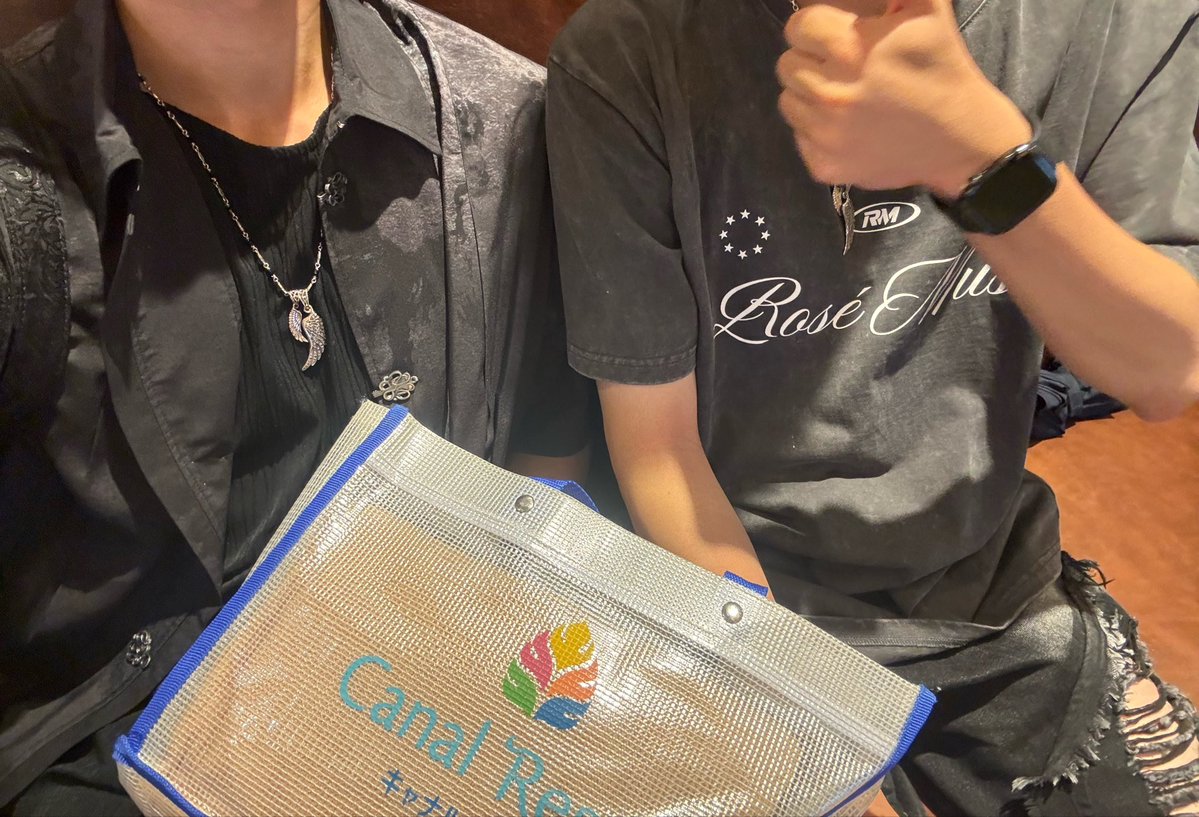 ch_596's tweet photo. ちょっと見えづらいけどネックレスおそろ🫶 https://t.co/VjJEE9HQSV