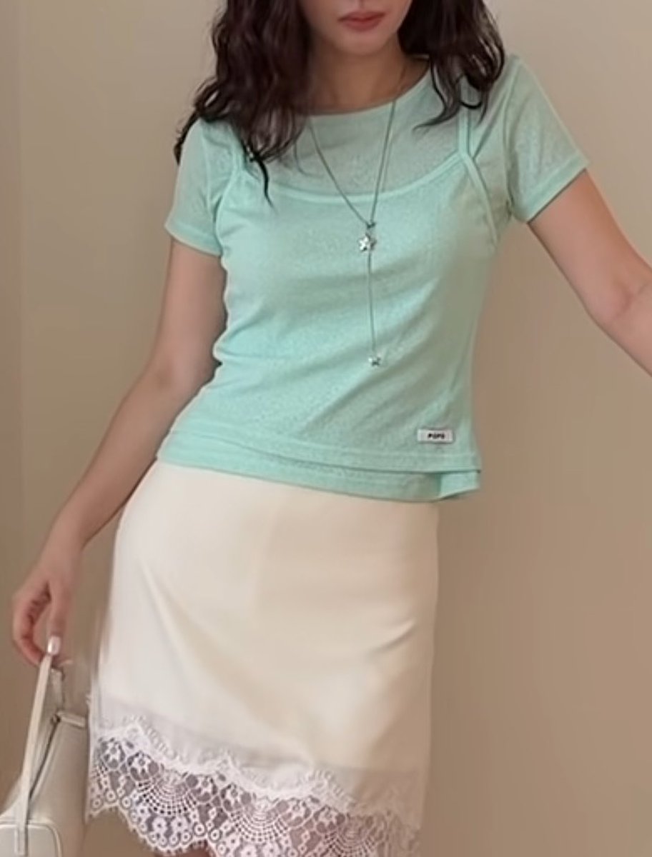 Pinkpinglike's tweet photo. 9.9นี้แนะนำเสื้อเลเยอร์  เป็นผ้าซีทรูแต่ใส่เลเยอร์กันแล้วไม่บางเกินไป น่ารักทุกสี ถ้าชอบแบบที่แมทช์ง่ายแนะนำสีขาวเลยคับ มีทั้งแขนสั้น และแขนยาว 💌👀💭 https://t.co/rYGJL4C3Ki