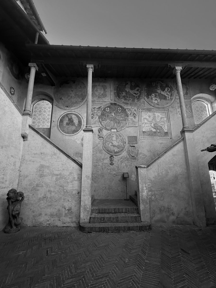 Alonein43672278's tweet photo. #photography #blackandwhite #certaldo #italy https://t.co/SRR8iW6wJs