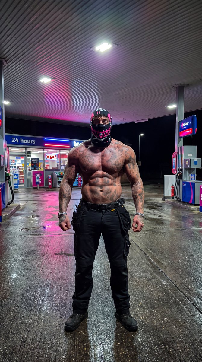 Zade_masked's tweet photo. If he was the predator and you were the prey, would you fight, or would you stay?
#darkromance #booktok #spicybooktok #darkromancebooks #zademeadows #hauntingadeline #maskedmen https://t.co/4IpG8UyUog