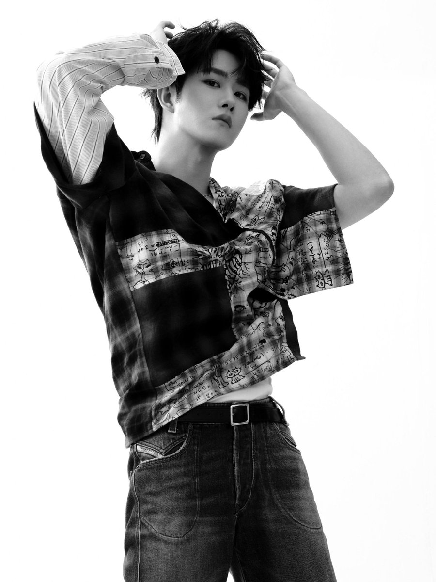 fusmooblue's tweet photo. โคตรเฟี้ยว โคตรเท่ ถ้าได้เล่นกีตาร์สด ๆ คงได้เป็นบุญหู แต่หล่อวุ้ยยย พี่เถียนคัก ๆๆ

#เถียนเจียรุ่ย #TianJiarui #田嘉瑞 https://t.co/j2YSBXOjz7
