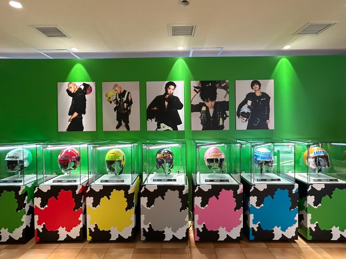 y___aon9's tweet photo. ひさびさの推し活‼︎❇️
ポプア写真撮りすぎて楽しかったしモノホンのヘルメットとまさかのンウ君とドヨチのあってびっくり😇(情弱)
あと보고싶を書いたのは誰ですか？ https://t.co/P5U5sOrfMc