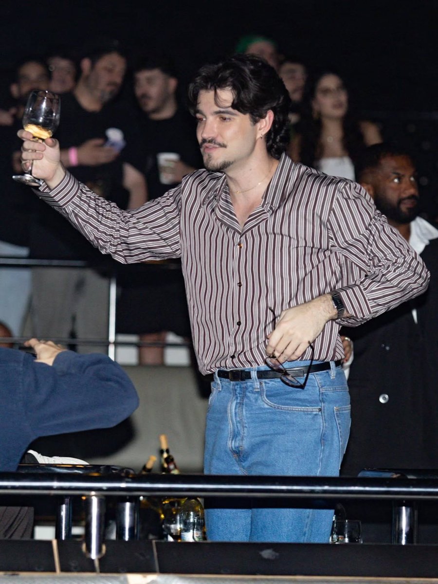teamjao's tweet photo. As vezes tudo o que a gente precisa é de um vinhozinho e da Marina Sena 🍷

📸: lucastamosphoto https://t.co/BH8f4YO37X