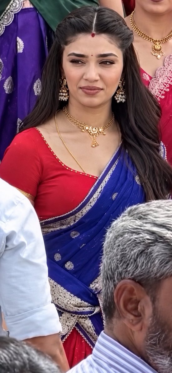 GaneshRashu2tk's tweet photo. Keerthy Shetty is truly underrated. She had a huge boom recently, but suddenly her chances dropped after Sreeleela, and she was sidelined.

A request to this generation: you don’t need super-flat abs(may good bikini). A little fat is fine. Look how beautiful her side angle is. ❤️ https://t.co/RkjmvkKgWj