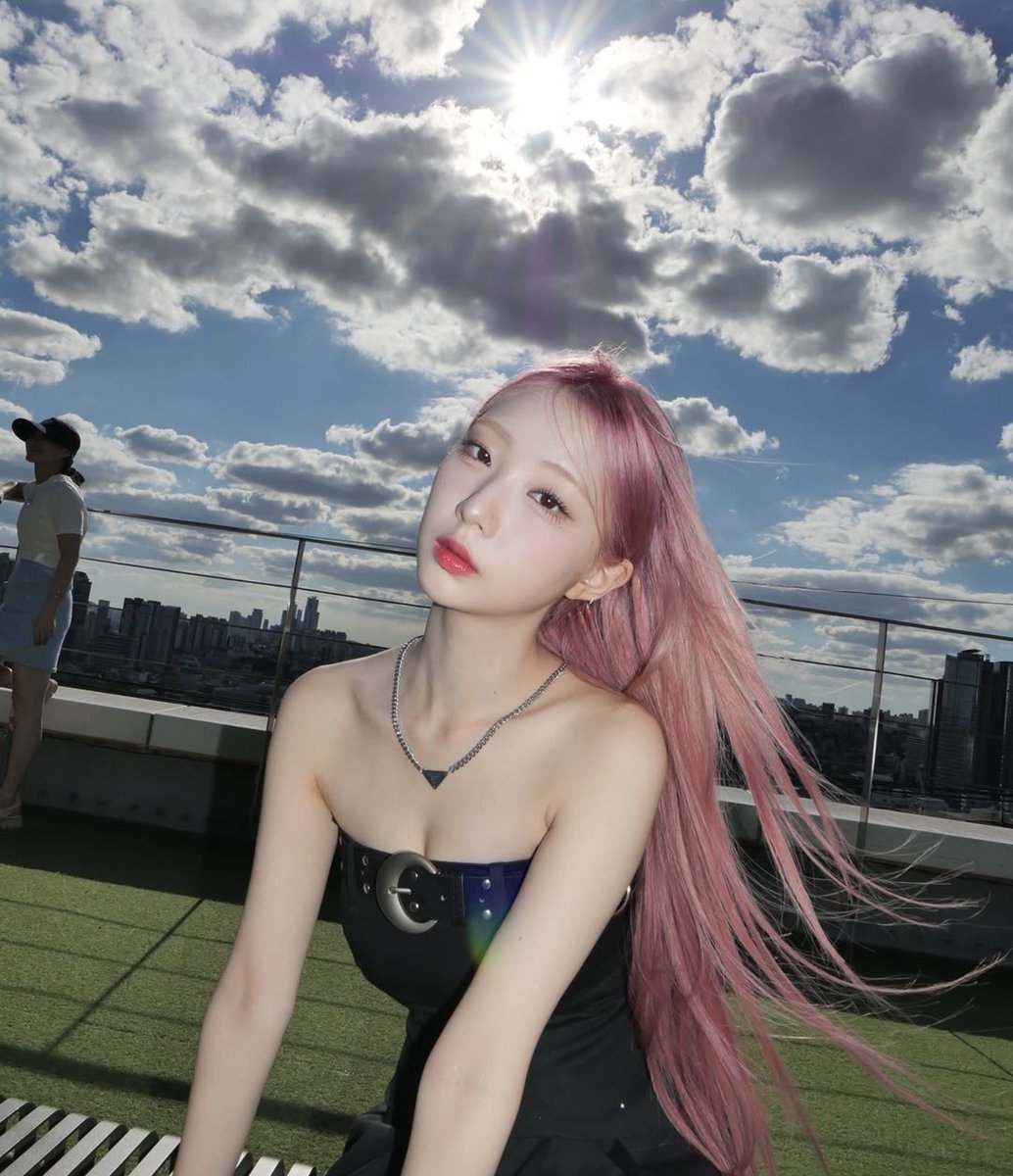 hdyeojin's tweet photo. PINK YEOJIN IS BACCKK https://t.co/VCCI8umyc0