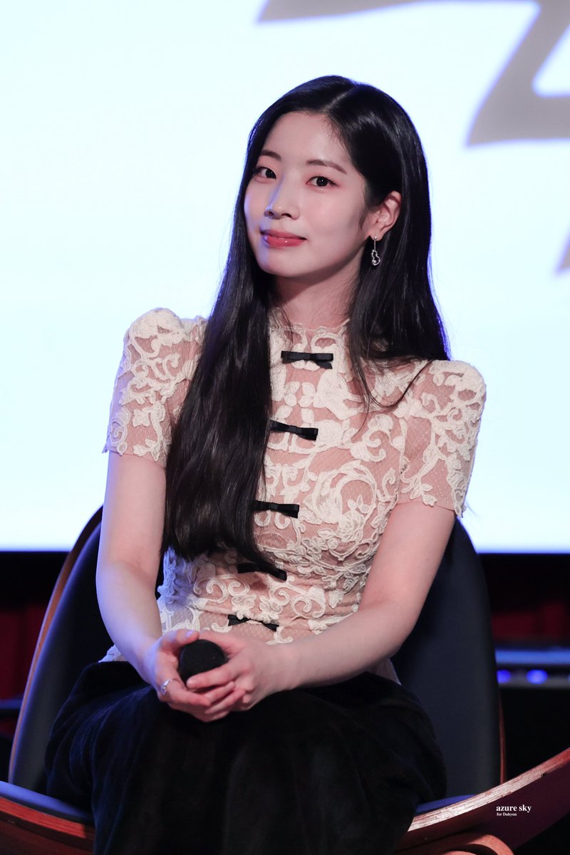 azuresky528's tweet photo. 260905 JIMFF Showcase  

Artist 

#TWICE #트와이스 #DAHYUN #다현
#JIMFF #제천국제음악영화제 https://t.co/SYwApVbpcj