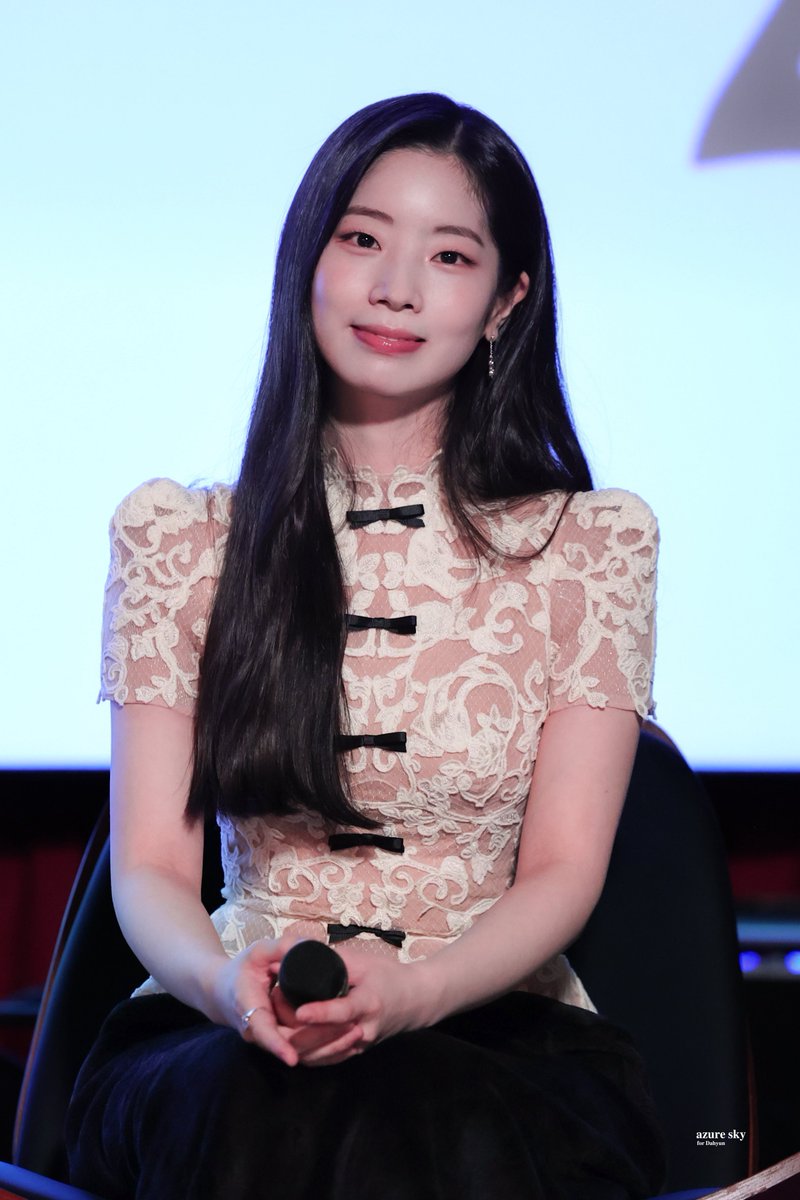 azuresky528's tweet photo. 260905 JIMFF Showcase  

Artist 

#TWICE #트와이스 #DAHYUN #다현
#JIMFF #제천국제음악영화제 https://t.co/SYwApVbpcj