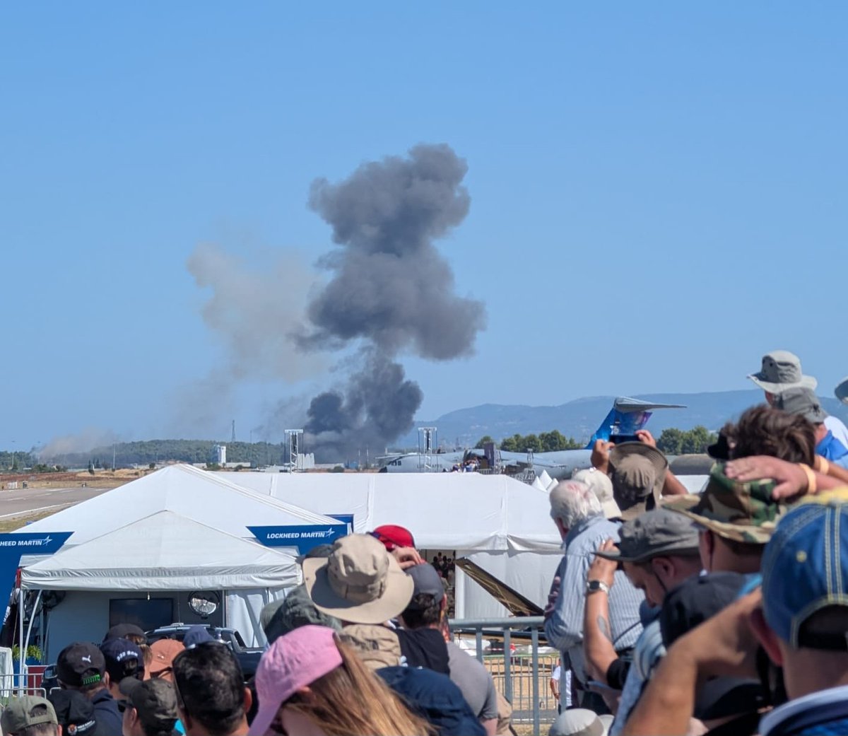 ConflictTR's tweet photo. Yunan Hava Kuvvetlerine ait bir F-4 Phantom uçağı, Atina Uçuş Haftası etkinlikleri sırasında Tanagra Hava Üssü'nde düştü. https://t.co/ictCgdFnup