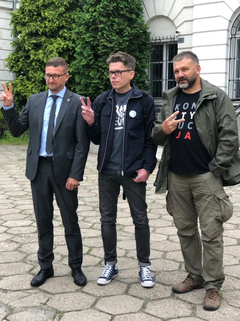 EKinleey's tweet photo. @BoguckiZbigniew mafia tusko&amp;żurka już tu jest przejeli prokuraturę telewizję  teraz chcą mieć swoich sędziów https://t.co/hVANgtD3p2